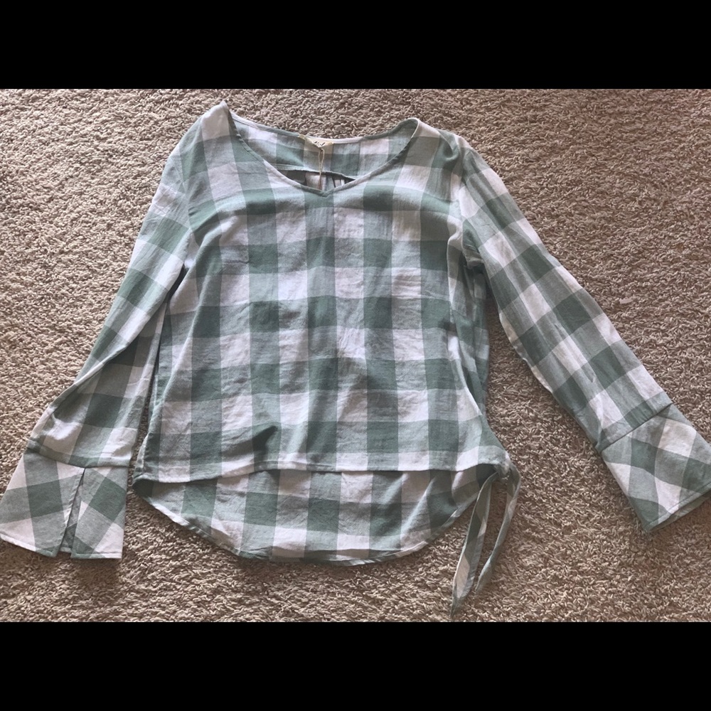 KE SOUL BOUTIQUE SIZE LRGE TOP NWT